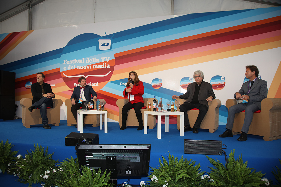 Festival della TV e dei Nuovi Media 2019_084.jpg - FESTIVAL DELLA TV E DEI NUOVI MEDIA 2019 A come Ambiente Le tematiche ambientaliste: dalla cronaca delle catastrofi naturali alla formazione di una vera e propria cultura della prevenzione. Luca Mercalli, Ermete Realacci, Angelo Robotto, Mario Tozzi con Rosy Battaglia